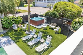 3800 Cameron Boulevard Avantstay Pool, Ocean Views, Deck