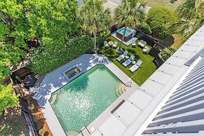 3800 Cameron Boulevard Avantstay Pool, Ocean Views, Deck