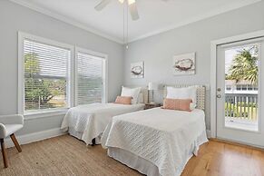 3800 Cameron Boulevard Avantstay Pool, Ocean Views, Deck