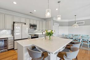 3800 Cameron Boulevard Avantstay Pool, Ocean Views, Deck