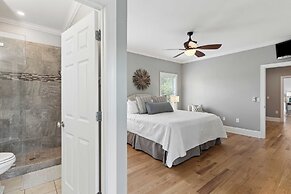 3800 Cameron Boulevard Avantstay Pool, Ocean Views, Deck