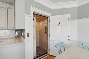 3800 Cameron Boulevard Avantstay Pool, Ocean Views, Deck