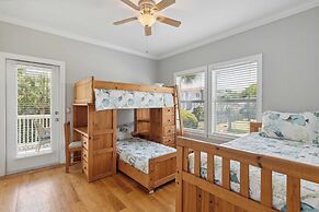 3800 Cameron Boulevard Avantstay Pool, Ocean Views, Deck