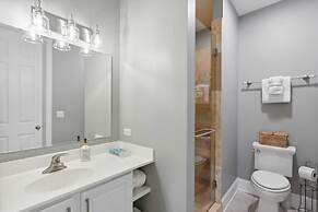 3800 Cameron Boulevard Avantstay Pool, Ocean Views, Deck