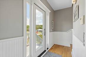 3800 Cameron Boulevard Avantstay Pool, Ocean Views, Deck