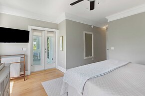 3800 Cameron Boulevard Avantstay Pool, Ocean Views, Deck