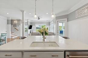 3800 Cameron Boulevard Avantstay Pool, Ocean Views, Deck