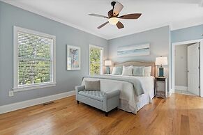 3800 Cameron Boulevard Avantstay Pool, Ocean Views, Deck