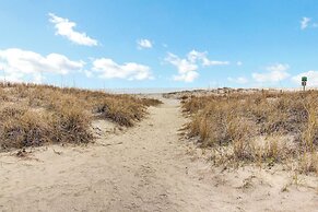 204 B Port O Call by Avantstay Beachfront Condo!