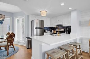 204 B Port O Call by Avantstay Beachfront Condo!