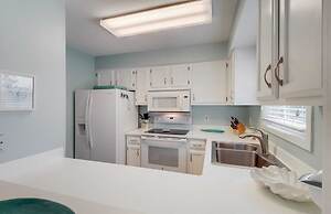 72 Pelican Bay Avantstay Community Pool, Decks