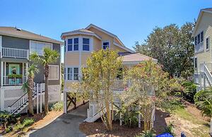 72 Pelican Bay Avantstay Community Pool, Decks