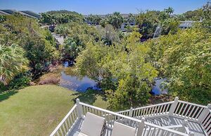 72 Pelican Bay Avantstay Community Pool, Decks