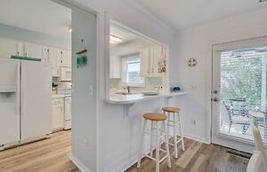 72 Pelican Bay Avantstay Community Pool, Decks