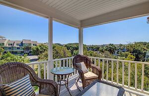 72 Pelican Bay Avantstay Community Pool, Decks