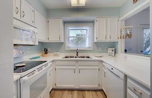 72 Pelican Bay Avantstay Community Pool, Decks