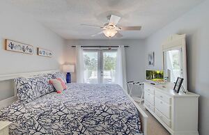 72 Pelican Bay Avantstay Community Pool, Decks