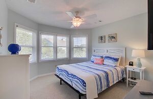 72 Pelican Bay Avantstay Community Pool, Decks