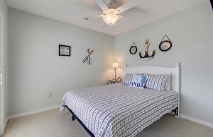 72 Pelican Bay Avantstay Community Pool, Decks