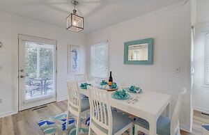 72 Pelican Bay Avantstay Community Pool, Decks