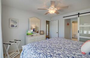 72 Pelican Bay Avantstay Community Pool, Decks