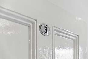 Ye Olde St Leonards Hotel Pet Friendly Sleeps 9