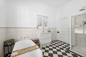 Ye Olde St Leonards Hotel Pet Friendly Sleeps 9