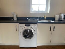 Birmingham - 2 Beds - Sleeps 3 - Free Parking