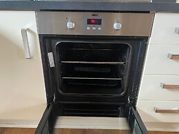 Birmingham - 2 Beds - Sleeps 3 - Free Parking