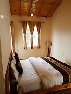 Mohini's Lakeview Cottages