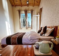 Mohini's Lakeview Cottages