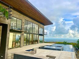 Prime Hermosa: Ocean View Villa w/ Infinity Pool by RedAwning