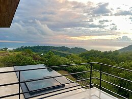 Prime Hermosa: Ocean View Villa w/ Infinity Pool by RedAwning