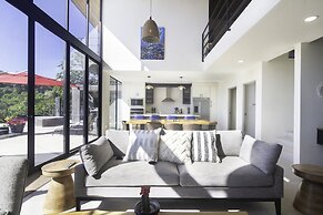 Prime Hermosa: Ocean View Villa w/ Infinity Pool by RedAwning