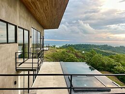 Prime Hermosa: Ocean View Villa w/ Infinity Pool by RedAwning