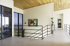 Prime Hermosa: Ocean View Villa w/ Infinity Pool by RedAwning