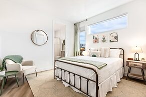 A Sapphire Sunset 5 Bedroom Townhouse