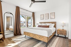 A Sapphire Sunset 5 Bedroom Townhouse