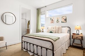 A Sapphire Sunset 5 Bedroom Townhouse