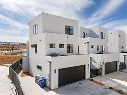 A Sapphire Sunset 5 Bedroom Townhouse