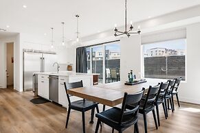 A Sapphire Sunset 5 Bedroom Townhouse