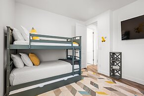 A Sapphire Sunset 5 Bedroom Townhouse