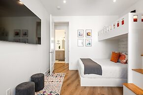 A Sapphire Sunset 5 Bedroom Townhouse