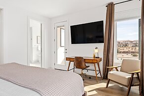 A Sapphire Sunset 5 Bedroom Townhouse