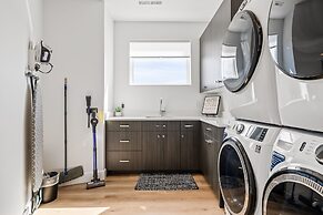 A Sapphire Sunset 5 Bedroom Townhouse