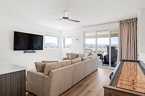 A Sapphire Sunset 5 Bedroom Townhouse