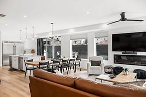 A Sapphire Sunset 5 Bedroom Townhouse