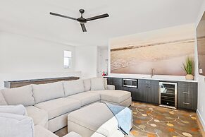 A Sapphire Sunset 5 Bedroom Townhouse