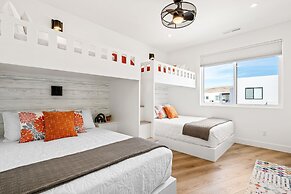 A Sapphire Sunset 5 Bedroom Townhouse