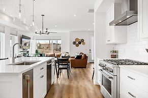 A Sapphire Sunset 5 Bedroom Townhouse